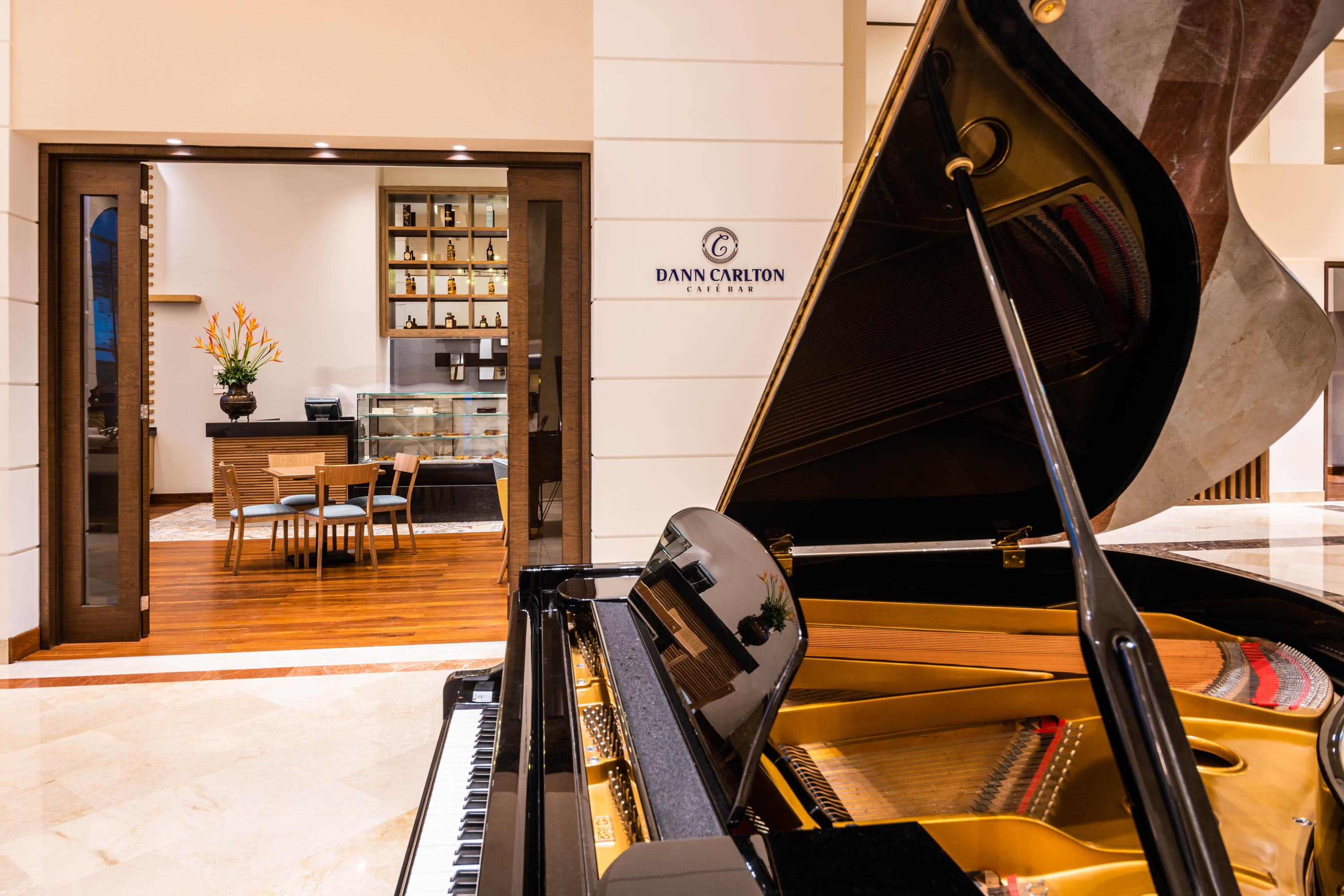 Hotel Dann Carlton Μπουκαραμάνγκα Εξωτερικό φωτογραφία Dan's Cafe