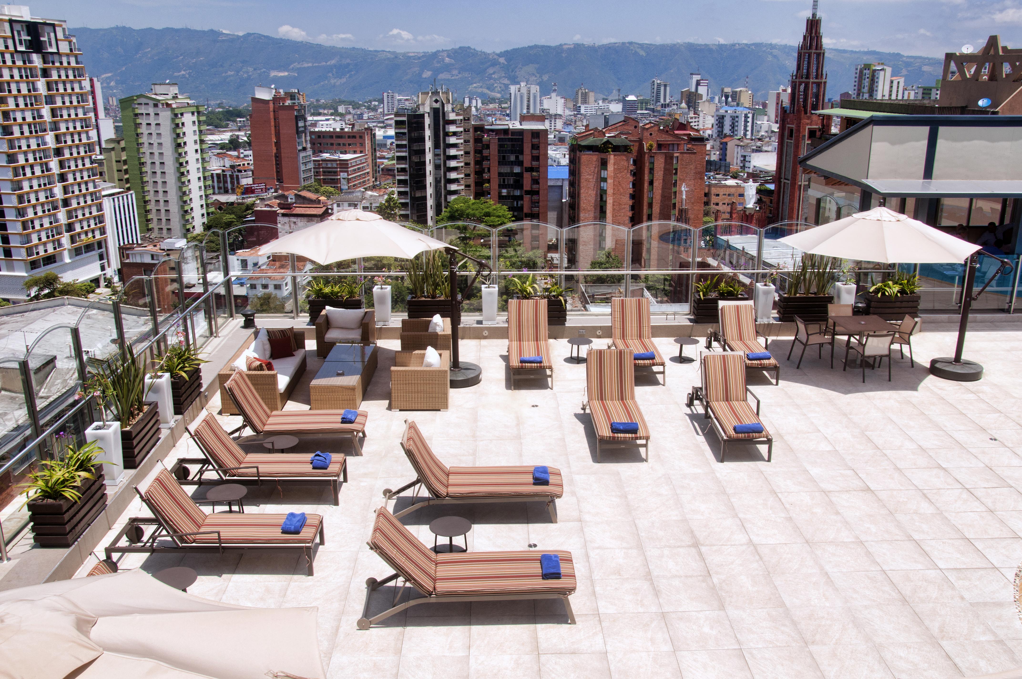Hotel Dann Carlton Μπουκαραμάνγκα Εξωτερικό φωτογραφία Rooftop pool at the Four Seasons Hotel Bogotá