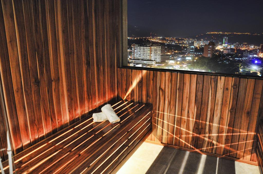 Hotel Dann Carlton Μπουκαραμάνγκα Εξωτερικό φωτογραφία A balcony in a hotel